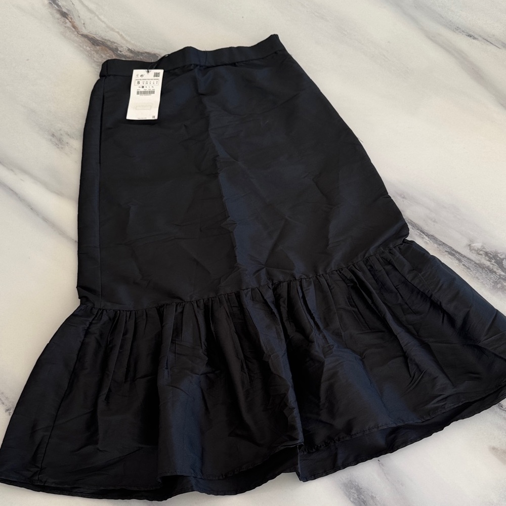 NWT ZARA Elegant Black Ruffled Skirt - size S